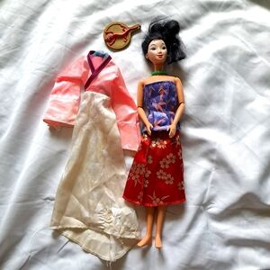 Disney | Mulan barbie doll with clothes & accessorie 1993 Mattel *Damaged*